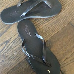 AE sandals/flip flops